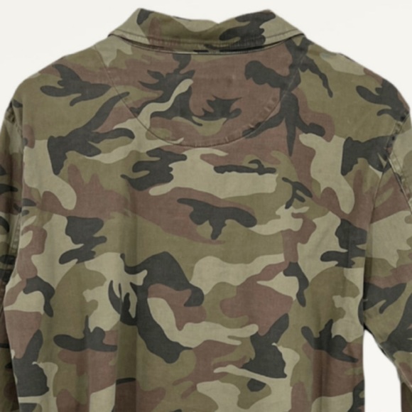 Sanctuary Green Camouflage Snap Front Raw Hem Jacket Shacket Size Large - Picture 4 of 10